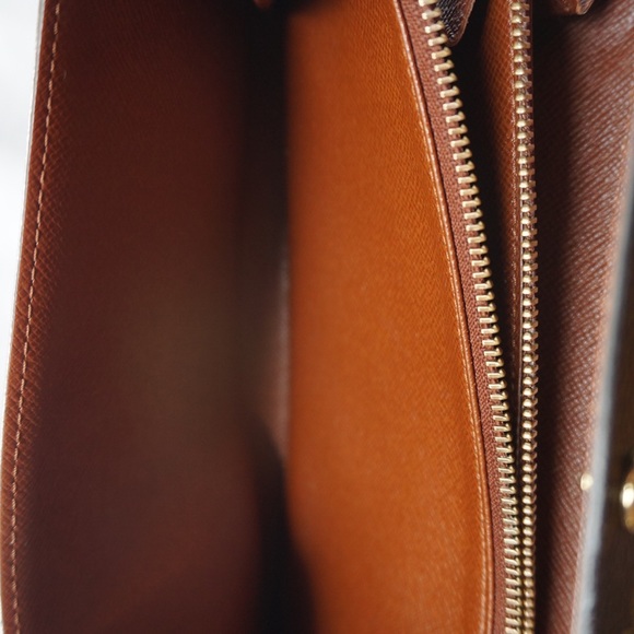 Authentic Louis Vuitton Sarah Monogram Wallet - Picture 6 of 7